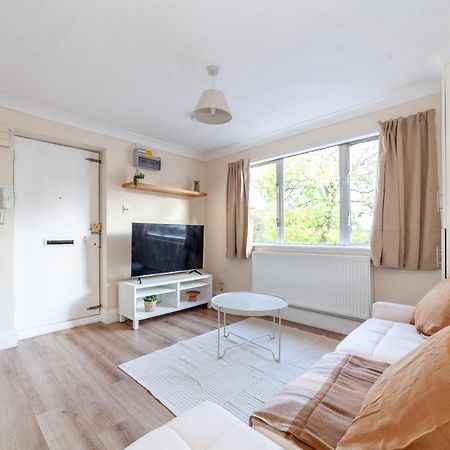 Lovely Studio Flat In Wimbledon W/ Free Parking Londra Dış mekan fotoğraf