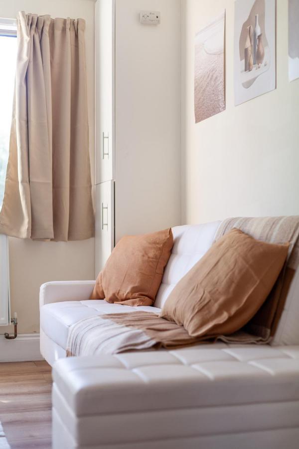 Lovely Studio Flat In Wimbledon W/ Free Parking Londra Dış mekan fotoğraf