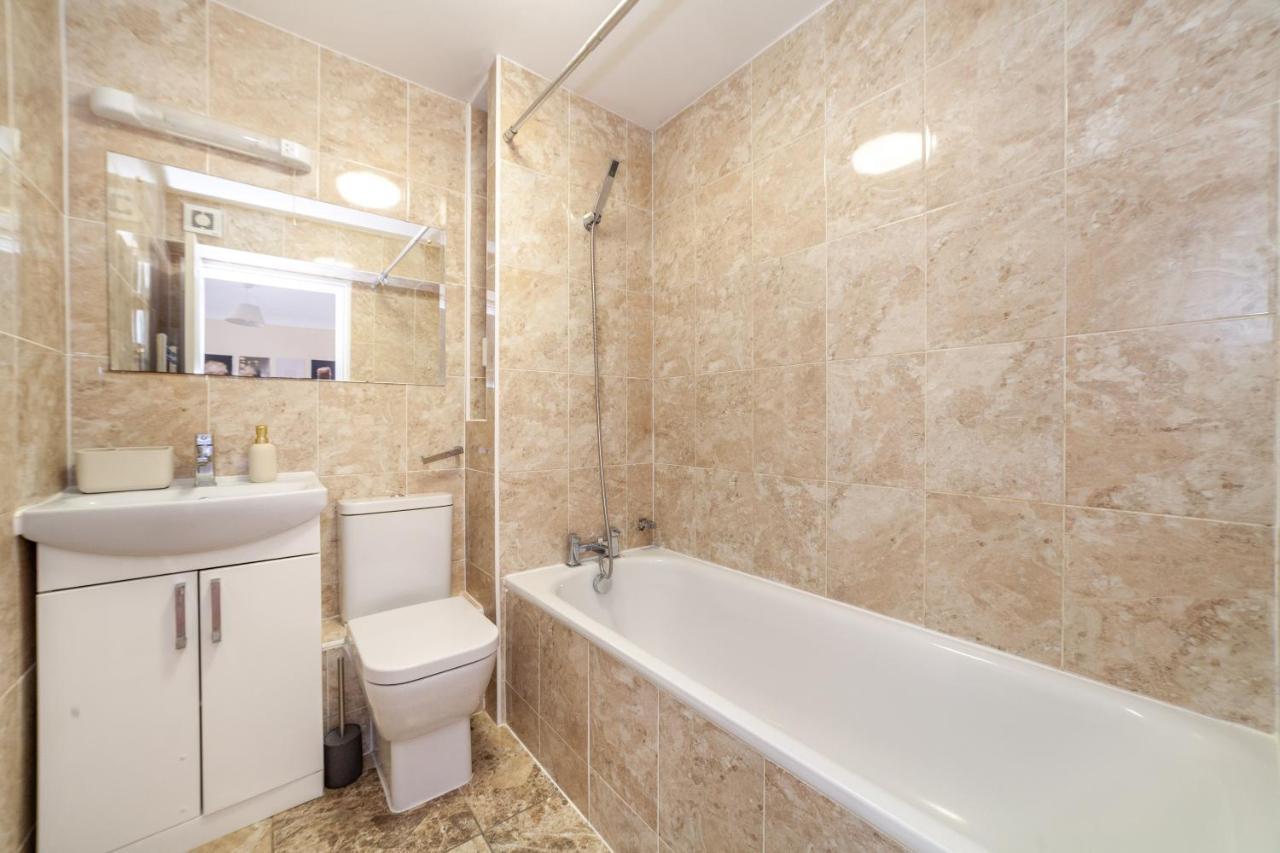 Lovely Studio Flat In Wimbledon W/ Free Parking Londra Dış mekan fotoğraf