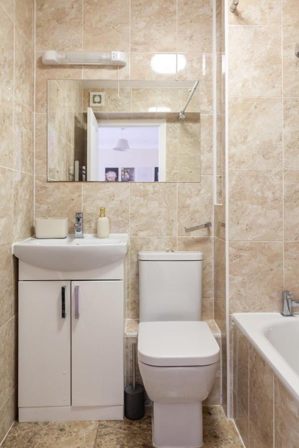Lovely Studio Flat In Wimbledon W/ Free Parking Londra Dış mekan fotoğraf