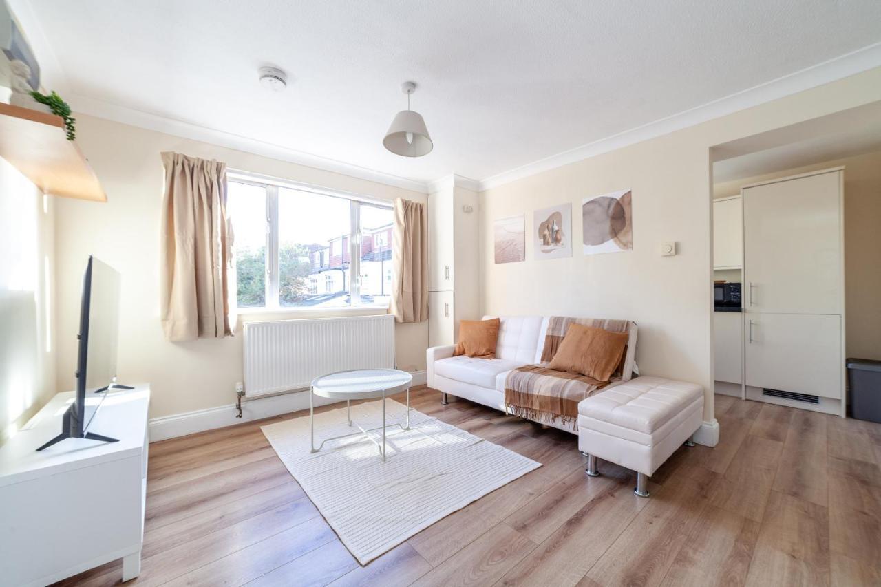 Lovely Studio Flat In Wimbledon W/ Free Parking Londra Dış mekan fotoğraf