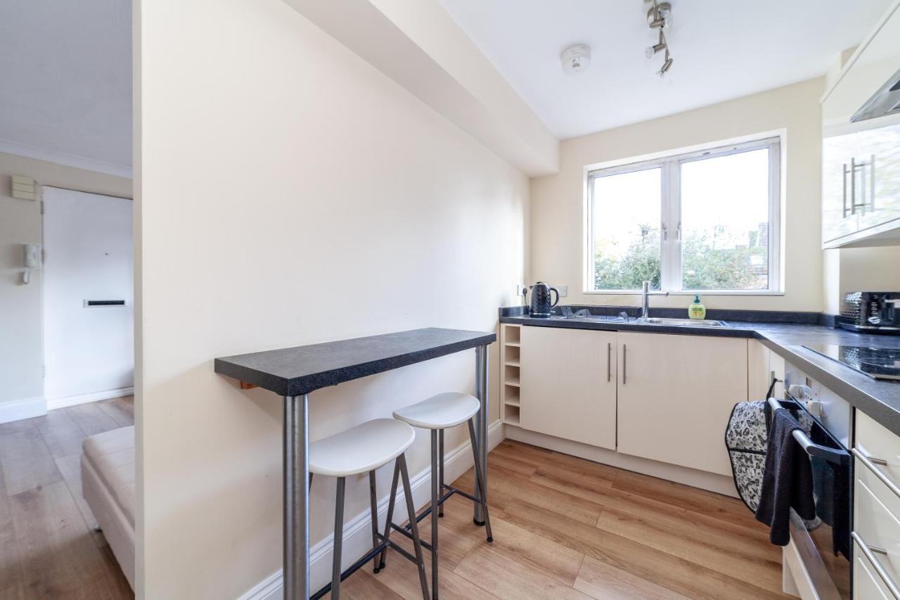 Lovely Studio Flat In Wimbledon W/ Free Parking Londra Dış mekan fotoğraf